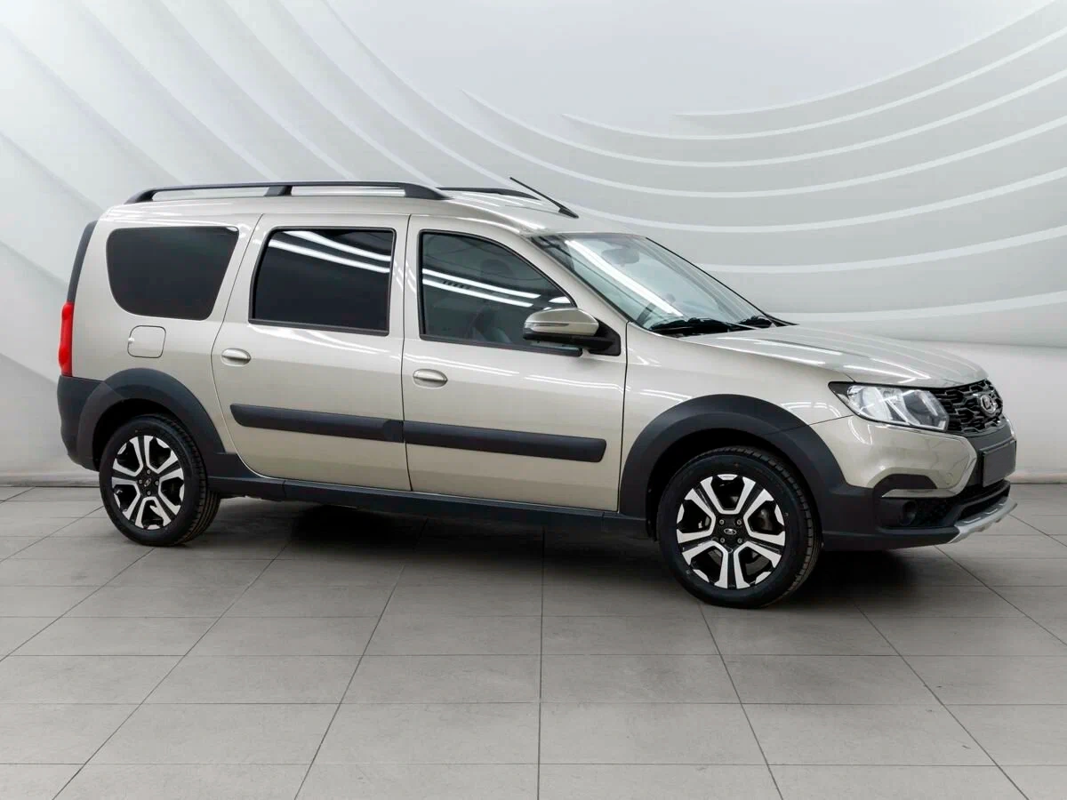 Lada Largus Cross в наличии по цене от 1 444 000 рублей