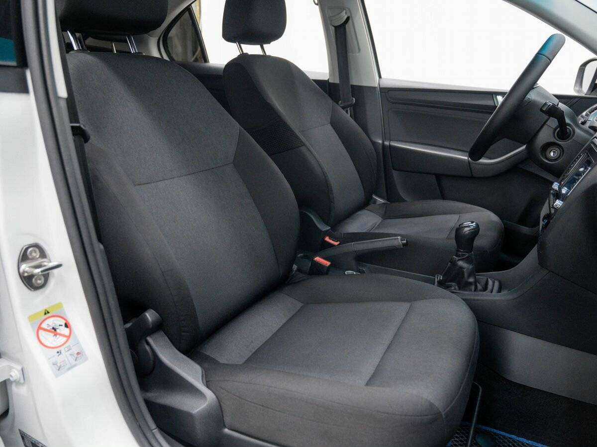 Skoda Rapid с пробегом — 2017 год. Фото: #11