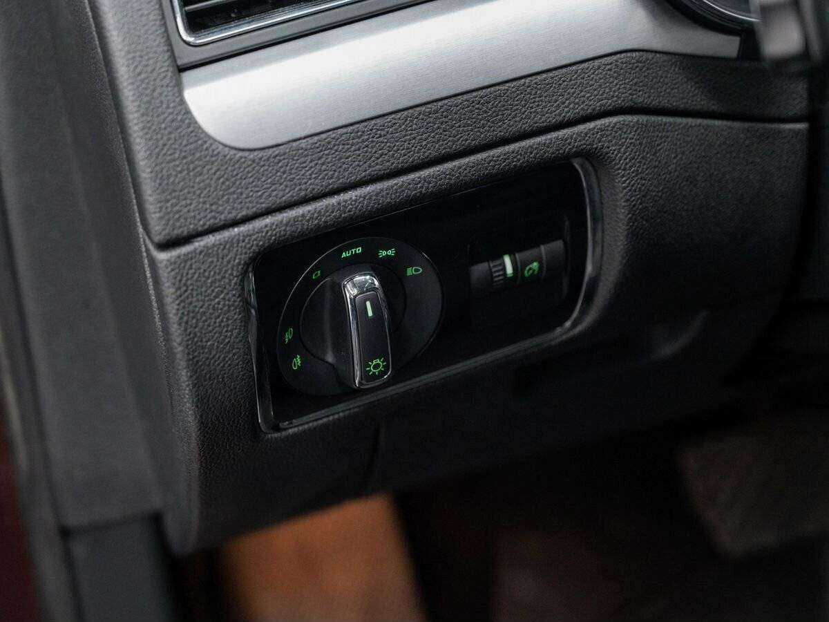 Skoda Superb с пробегом — 2014 год. Фото: #17