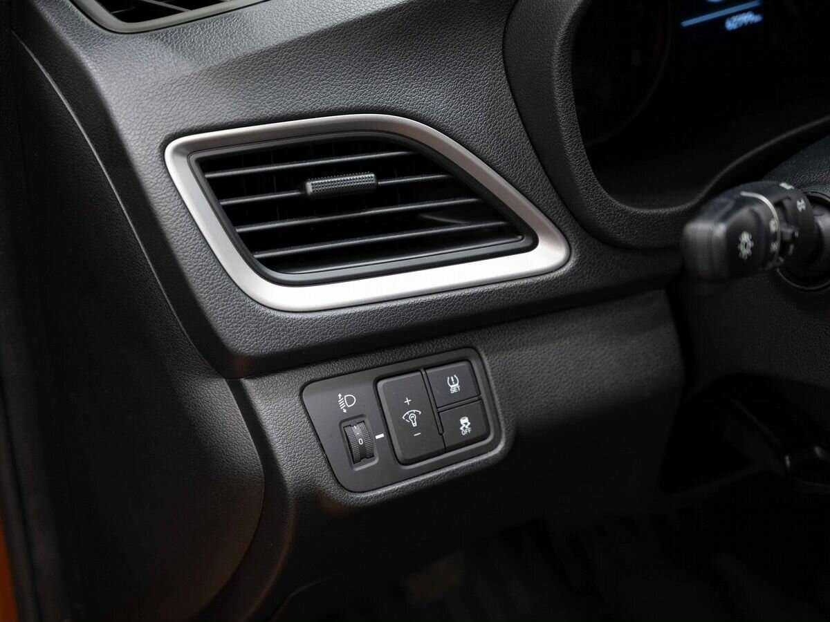 Hyundai Solaris с пробегом — 2018 год. Фото: #18