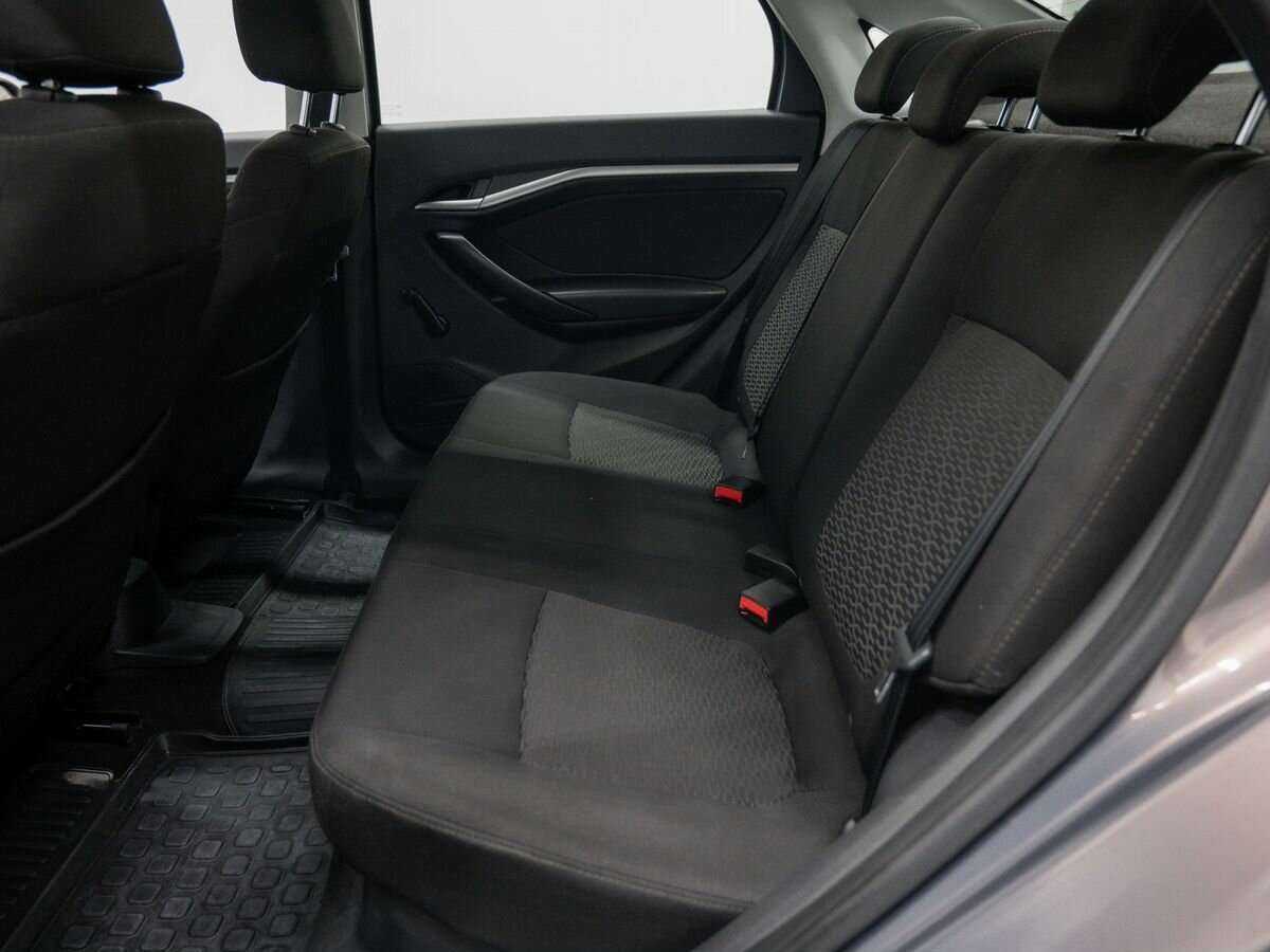 Lada (ВАЗ) Vesta с пробегом — 2015 год. Фото: #11