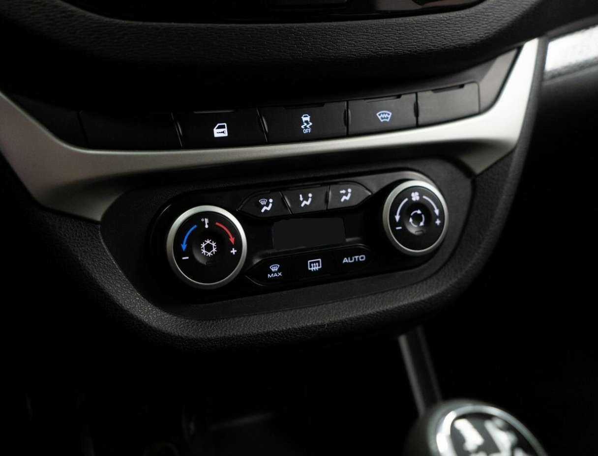 Lada (ВАЗ) Vesta с пробегом — 2018 год. Фото: #12