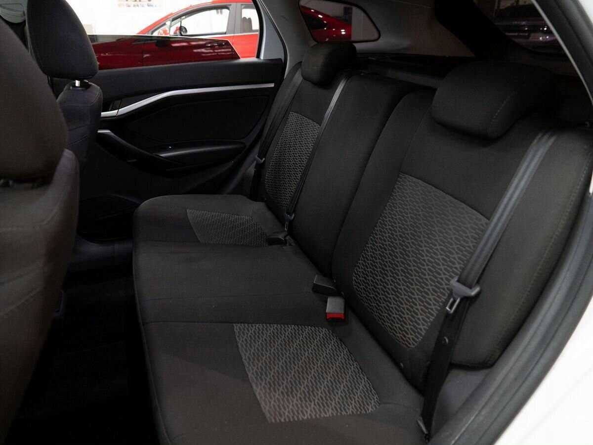 Lada (ВАЗ) Vesta с пробегом — 2019 год. Фото: #6