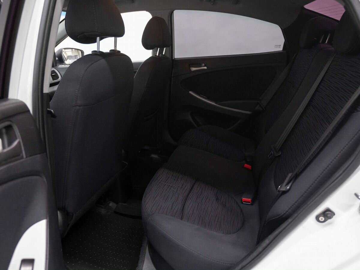 Hyundai Solaris с пробегом — 2014 год. Фото: #9