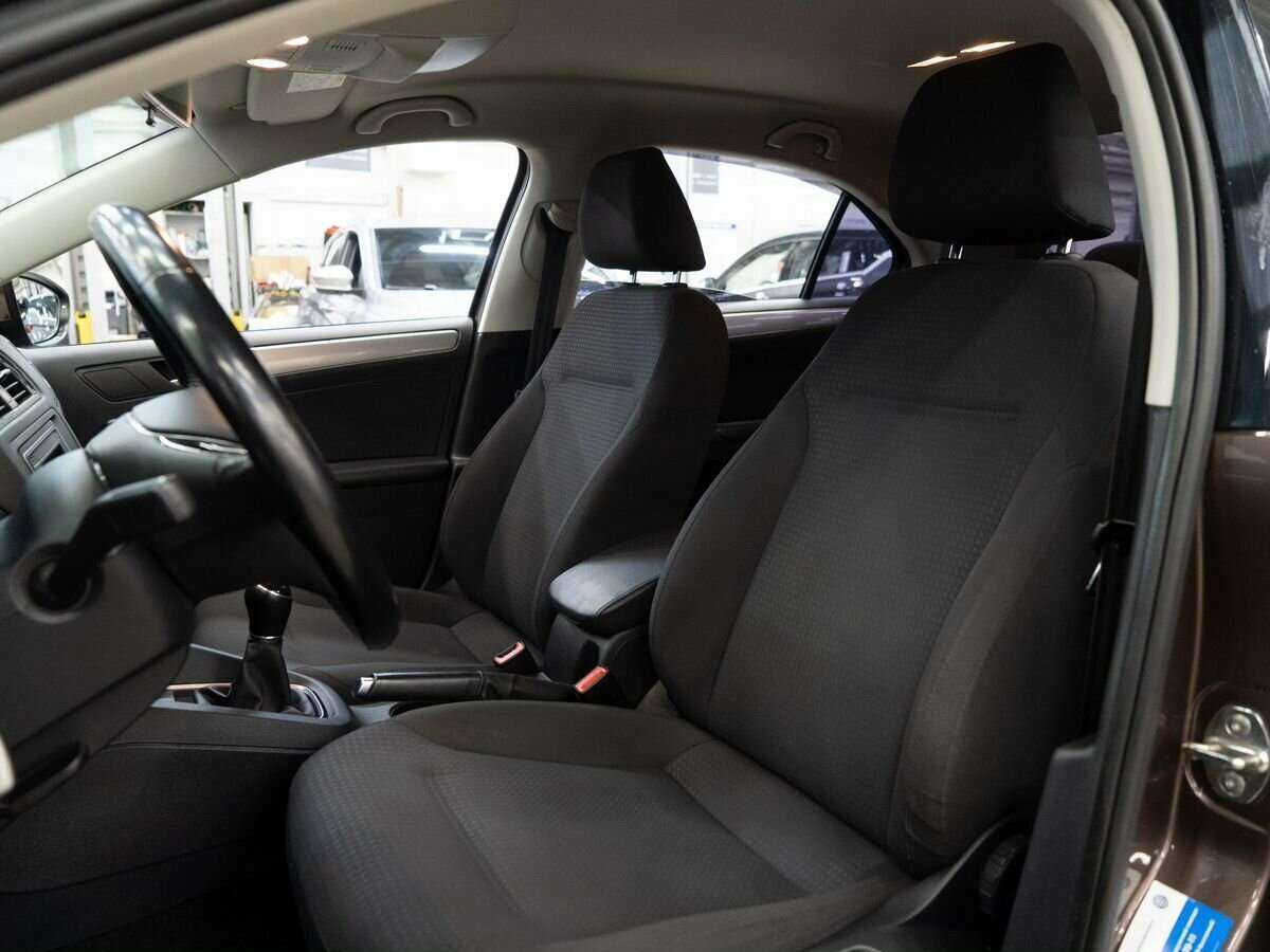 Volkswagen Jetta с пробегом — 2016 год. Фото: #5