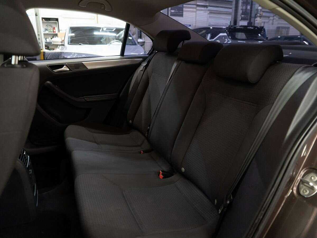 Volkswagen Jetta с пробегом — 2016 год. Фото: #6