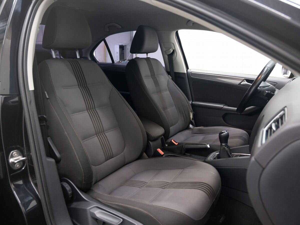 Volkswagen Jetta с пробегом — 2016 год. Фото: #10
