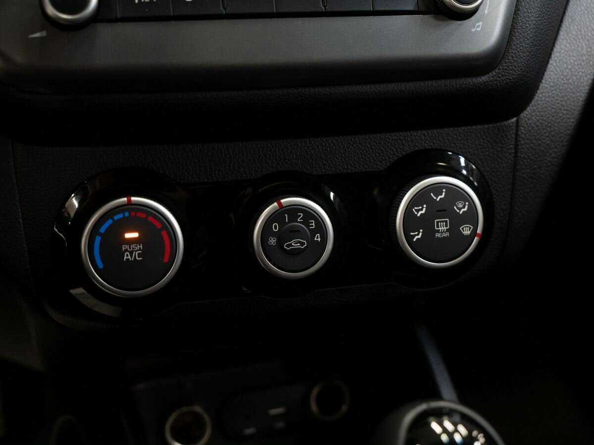 Kia Rio с пробегом — 2015 год. Фото: #12