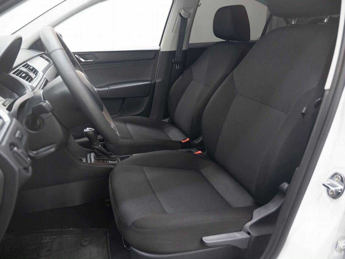 Skoda Rapid с пробегом — 2017 год. Фото: #7