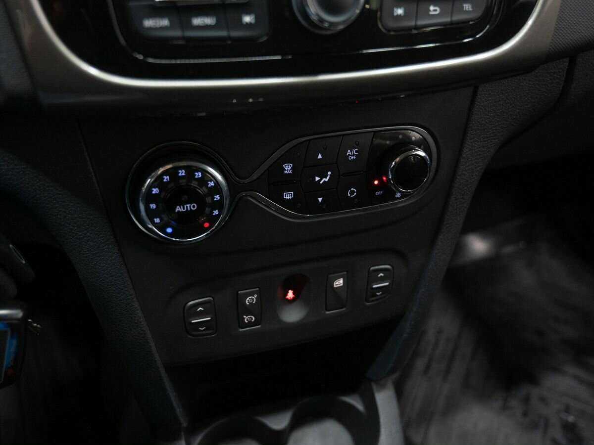 Renault Sandero с пробегом — 2015 год. Фото: #20