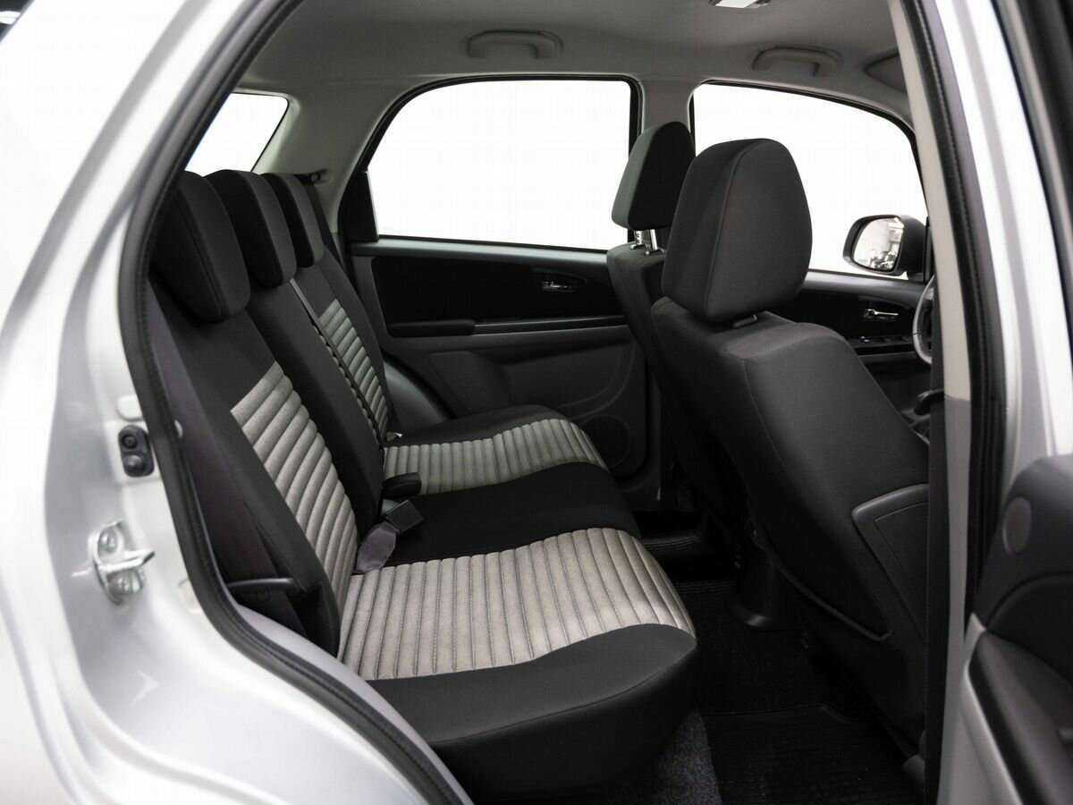 Suzuki SX4 с пробегом — 2013 год. Фото: #8