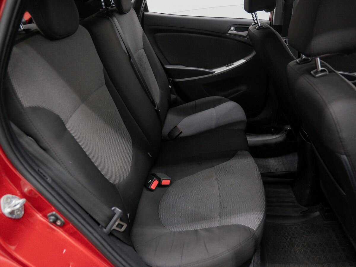 Hyundai Solaris с пробегом — 2012 год. Фото: #7