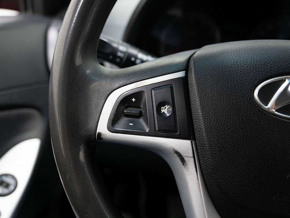 Hyundai Solaris с пробегом — 2012 год. Фото: #15