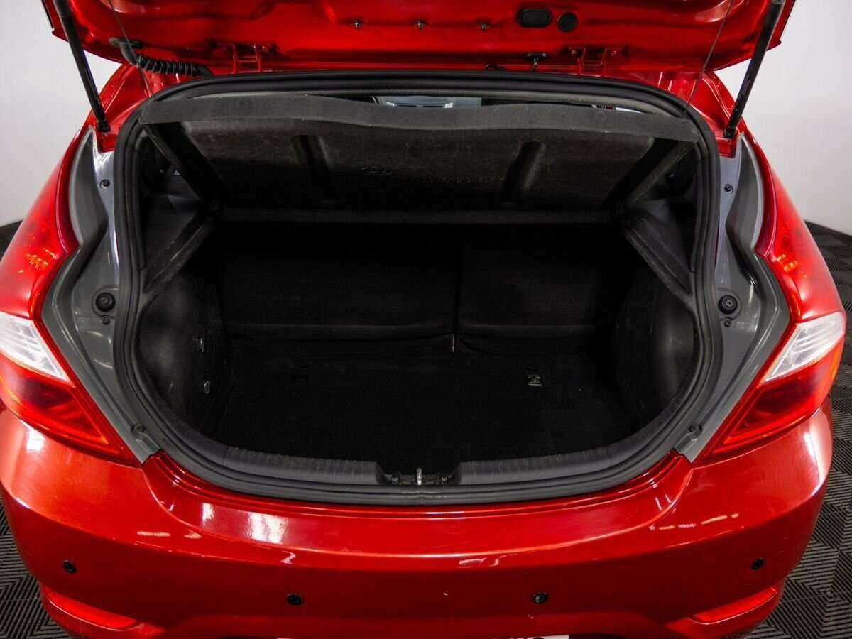 Hyundai Solaris с пробегом — 2012 год. Фото: #21