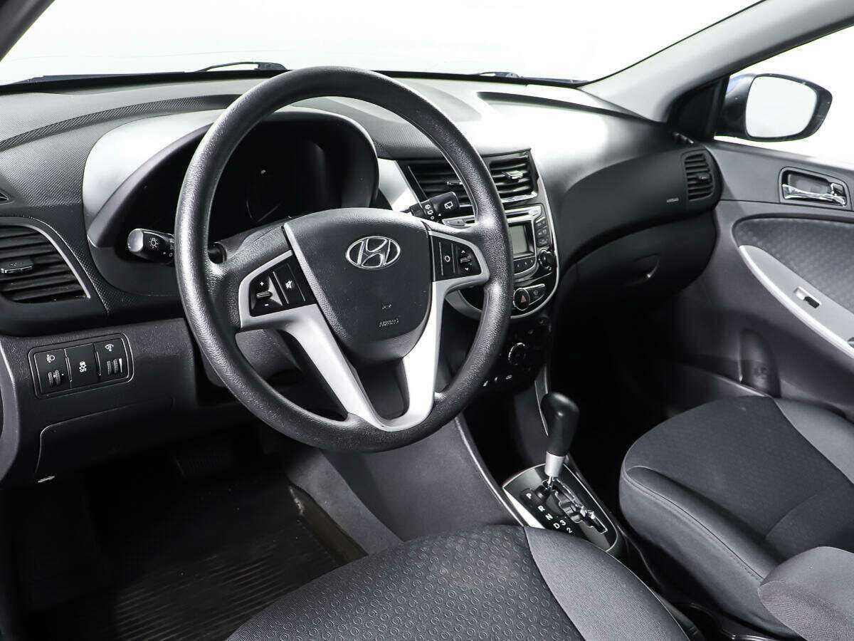 Hyundai Solaris с пробегом — 2012 год. Фото: #12