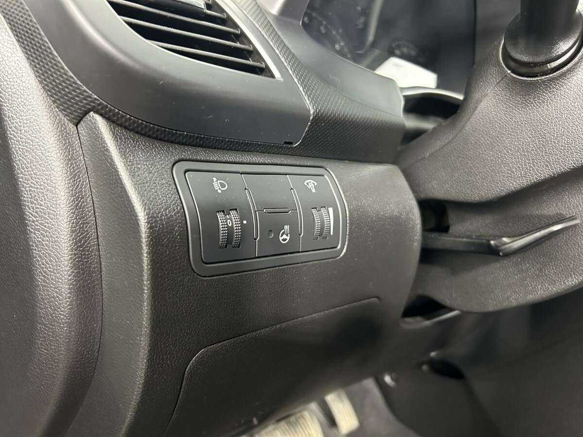 Hyundai Solaris с пробегом — 2015 год. Фото: #8