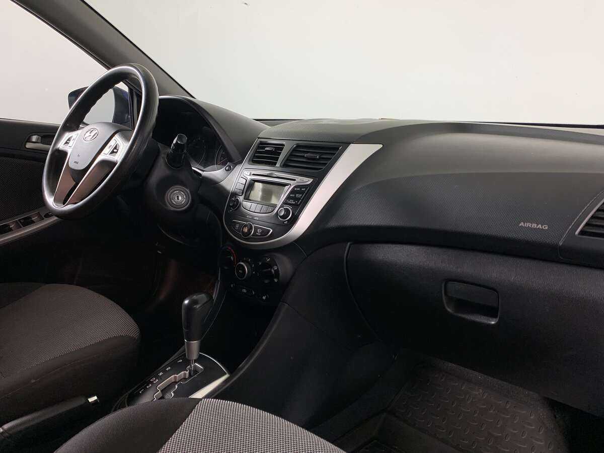 Hyundai Solaris с пробегом — 2013 год. Фото: #10