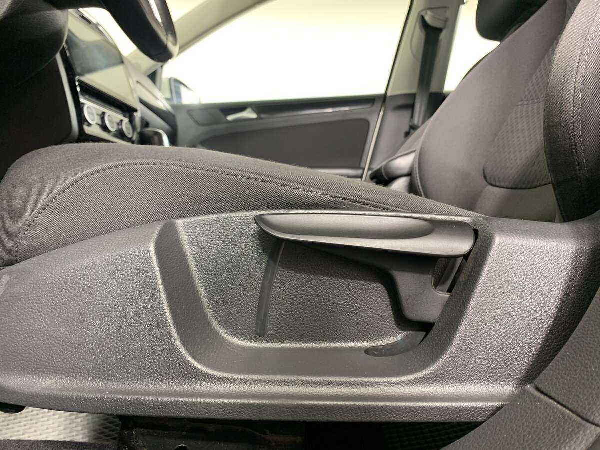 Volkswagen Jetta с пробегом — 2012 год. Фото: #13