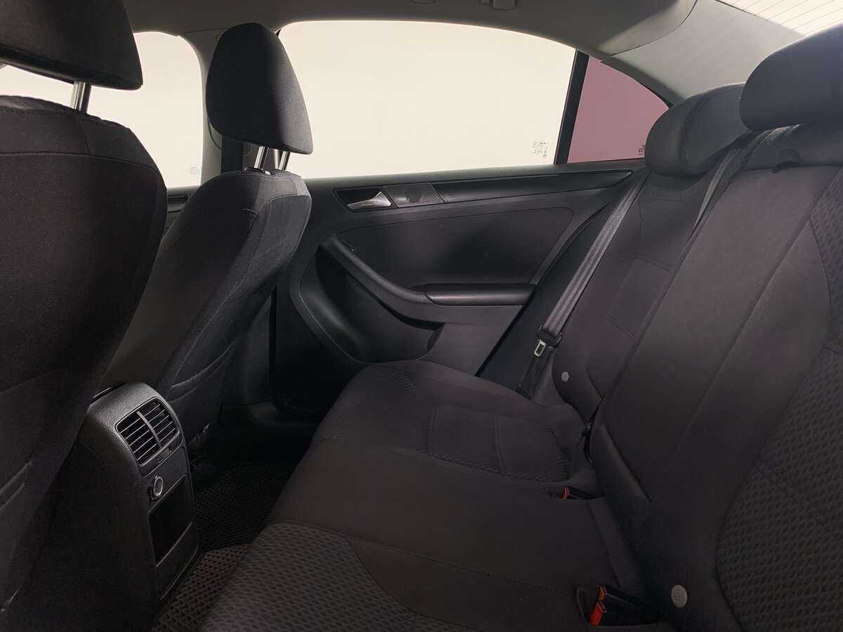 Volkswagen Jetta с пробегом — 2012 год. Фото: #15