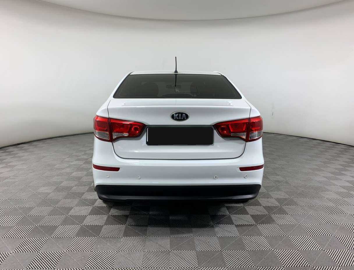Kia Rio с пробегом — 2015 год. Фото: #5
