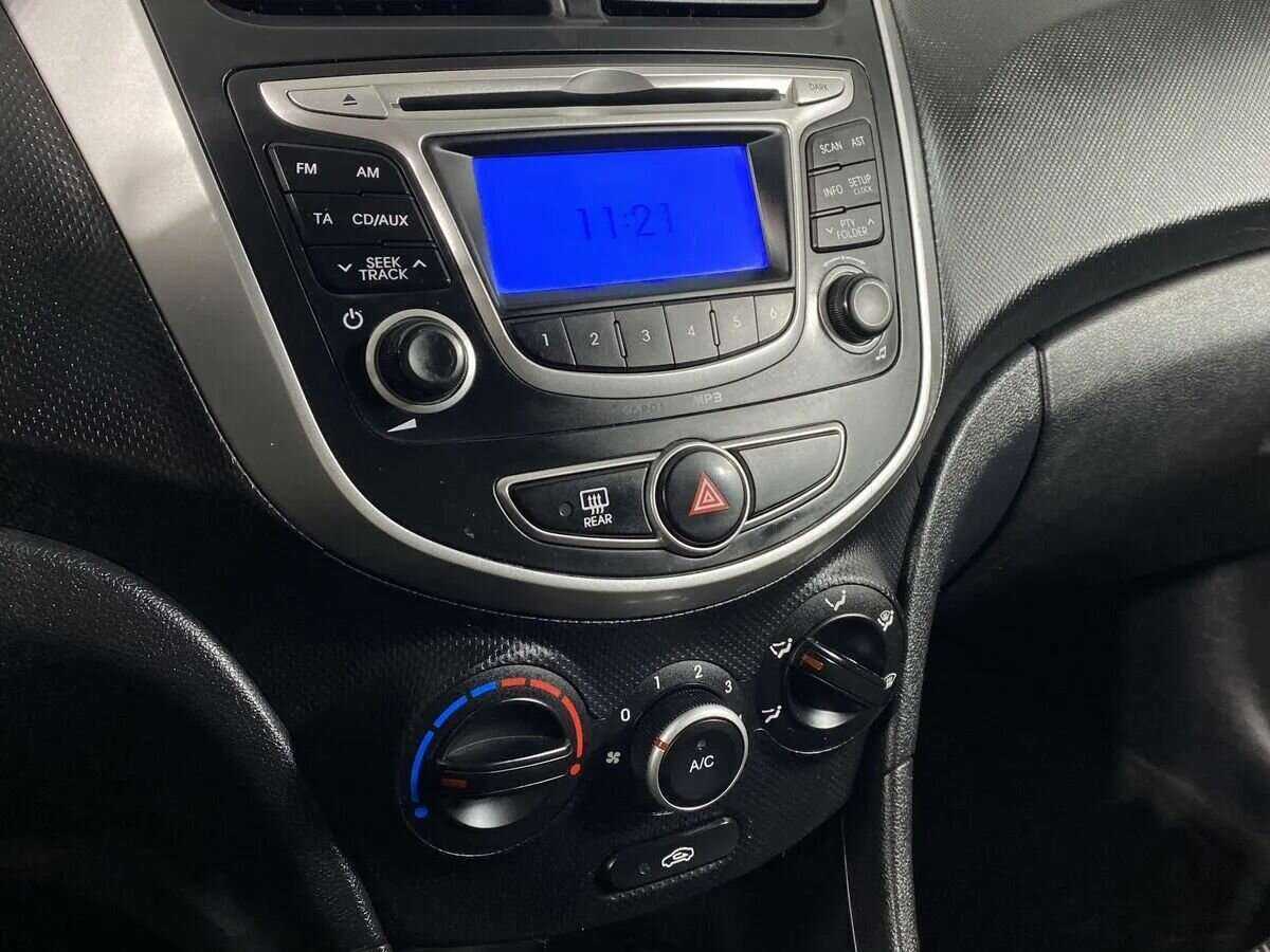 Hyundai Solaris с пробегом — 2014 год. Фото: #11