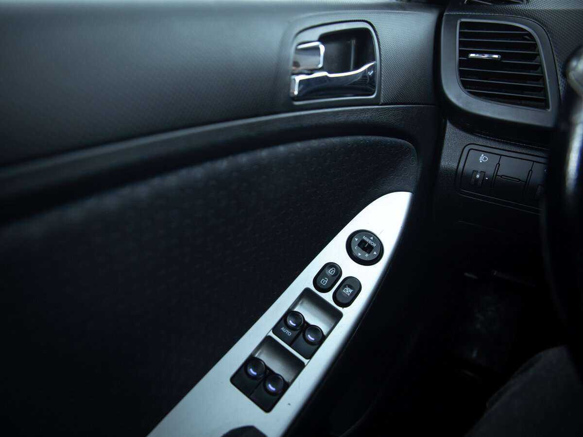 Hyundai Solaris с пробегом — 2013 год. Фото: #11