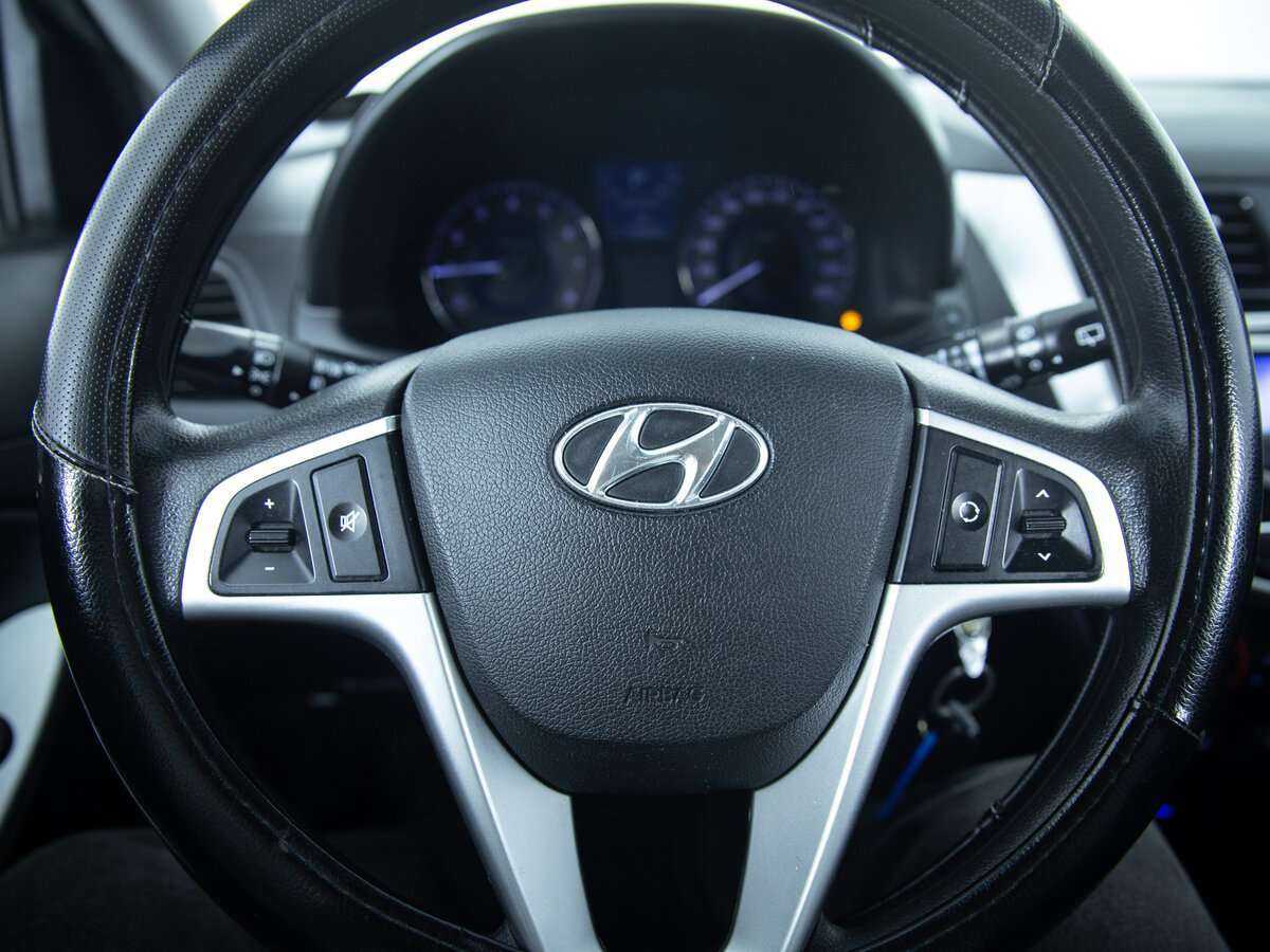 Hyundai Solaris с пробегом — 2013 год. Фото: #12