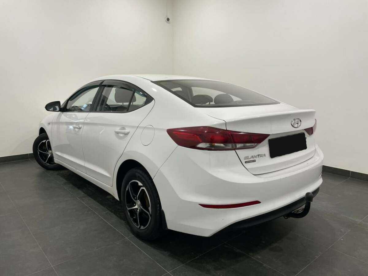 Hyundai Elantra с пробегом — 2016 год. Фото: #2