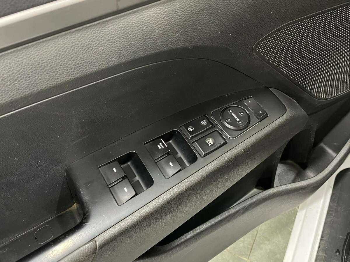 Hyundai Elantra с пробегом — 2016 год. Фото: #10