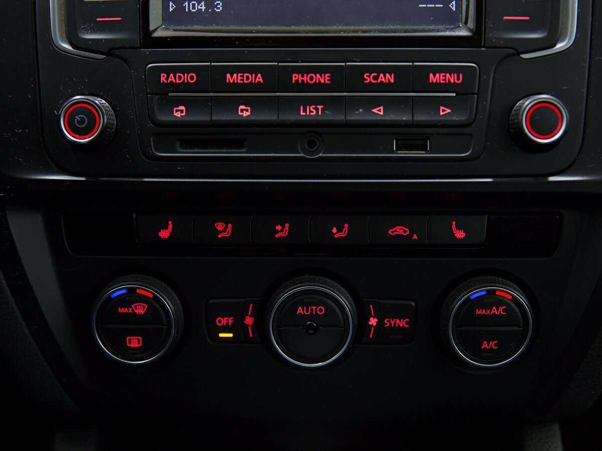 Volkswagen Jetta с пробегом — 2015 год. Фото: #10