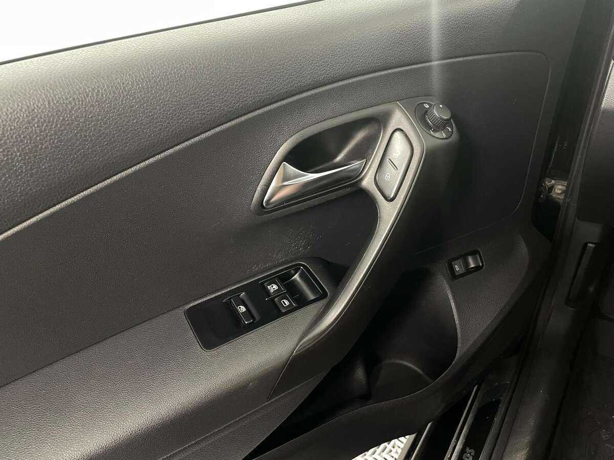 Volkswagen Polo с пробегом — 2013 год. Фото: #11