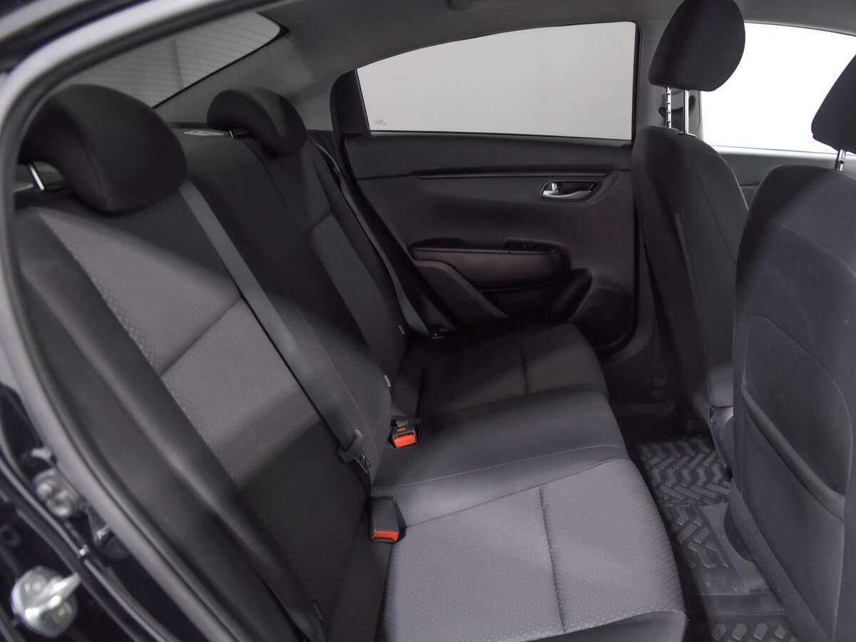 Kia Rio с пробегом — 2021 год. Фото: #13