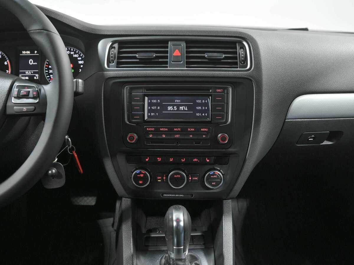 Volkswagen Jetta с пробегом — 2013 год. Фото: #9