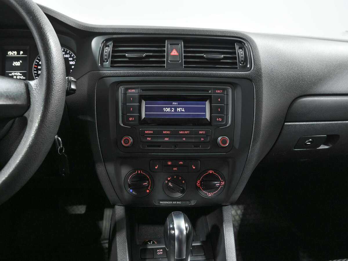 Volkswagen Jetta с пробегом — 2013 год. Фото: #9