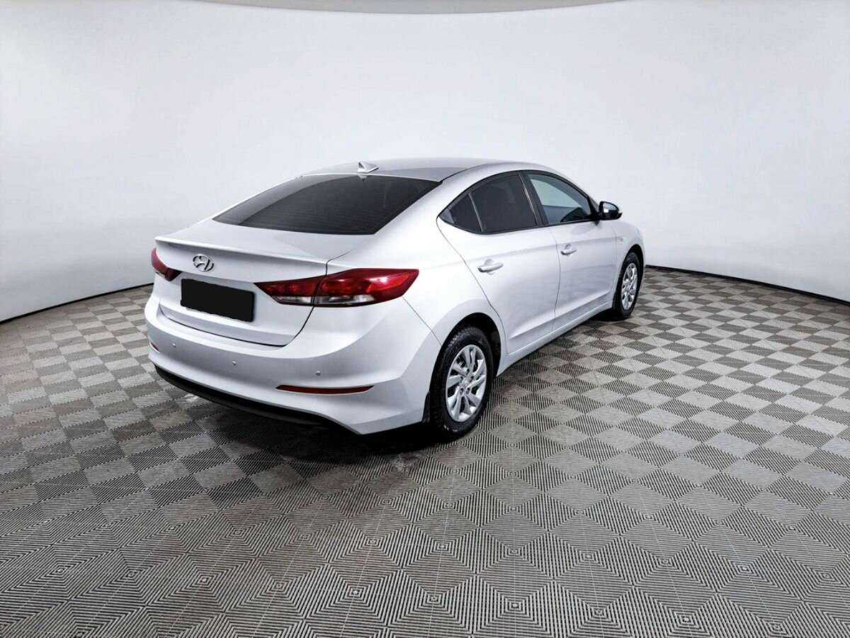 Hyundai Elantra с пробегом — 2017 год. Фото: #4