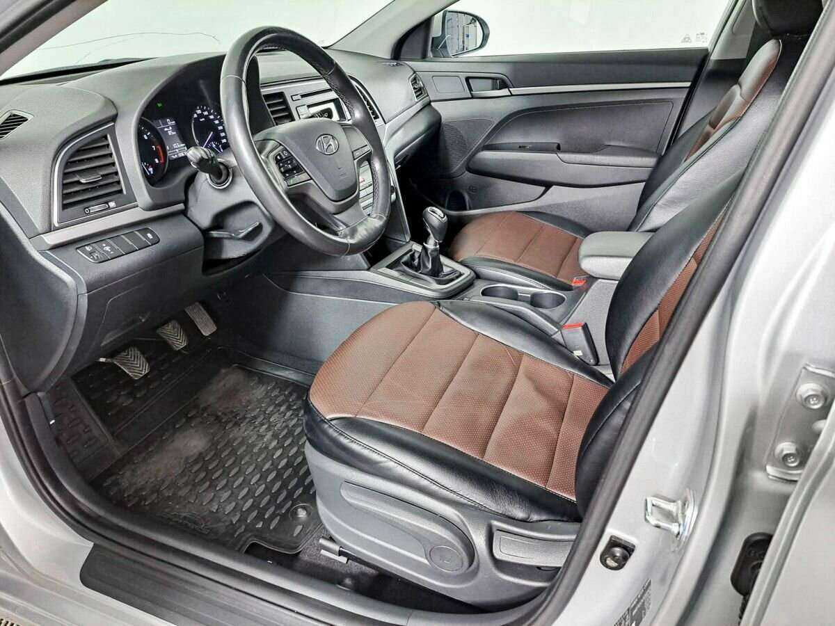 Hyundai Elantra с пробегом — 2017 год. Фото: #13