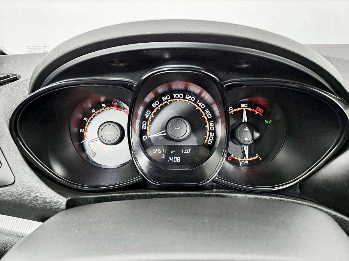 Lada (ВАЗ) Vesta с пробегом — 2019 год. Фото: #12