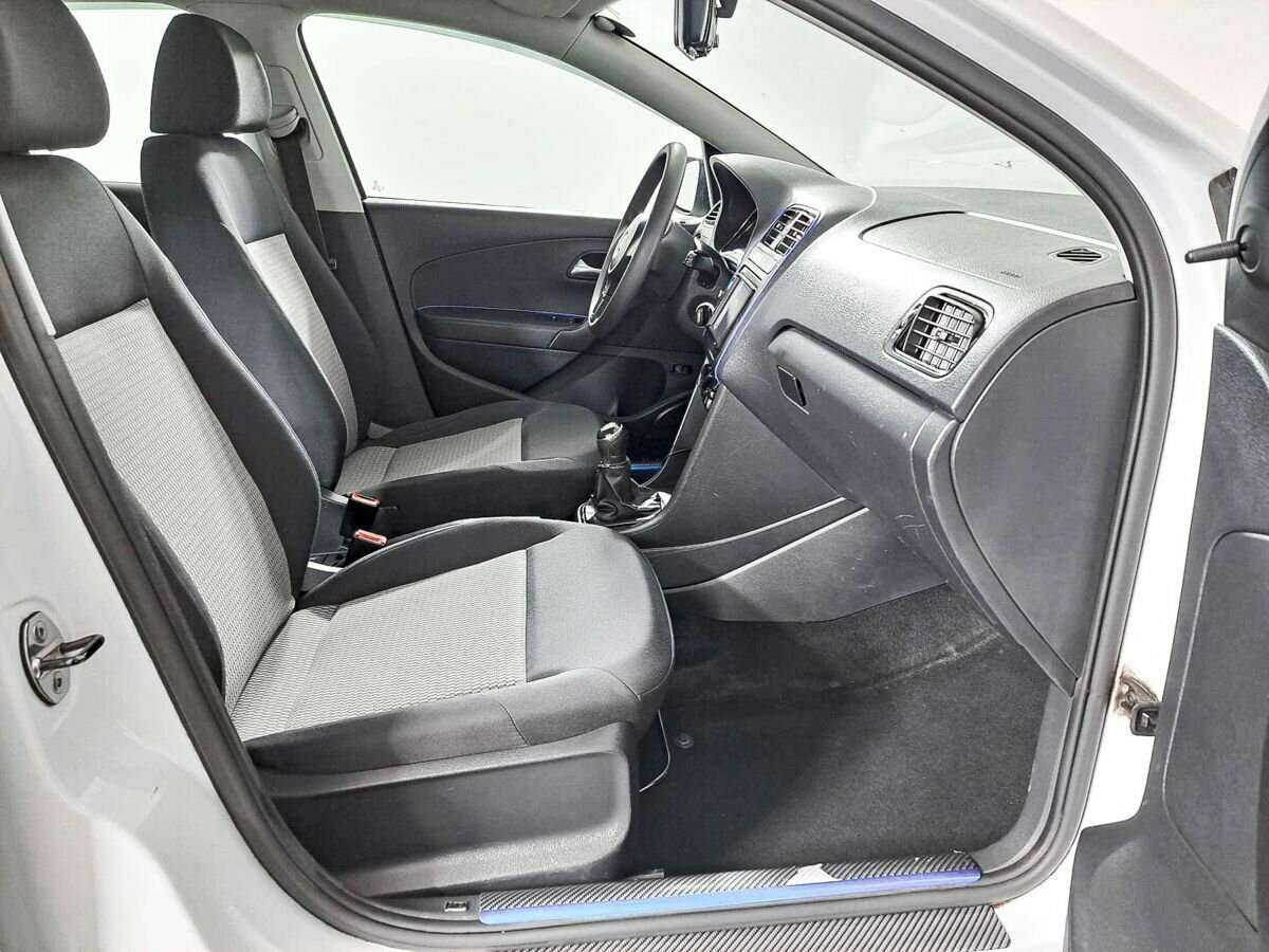 Volkswagen Polo с пробегом — 2014 год. Фото: #6