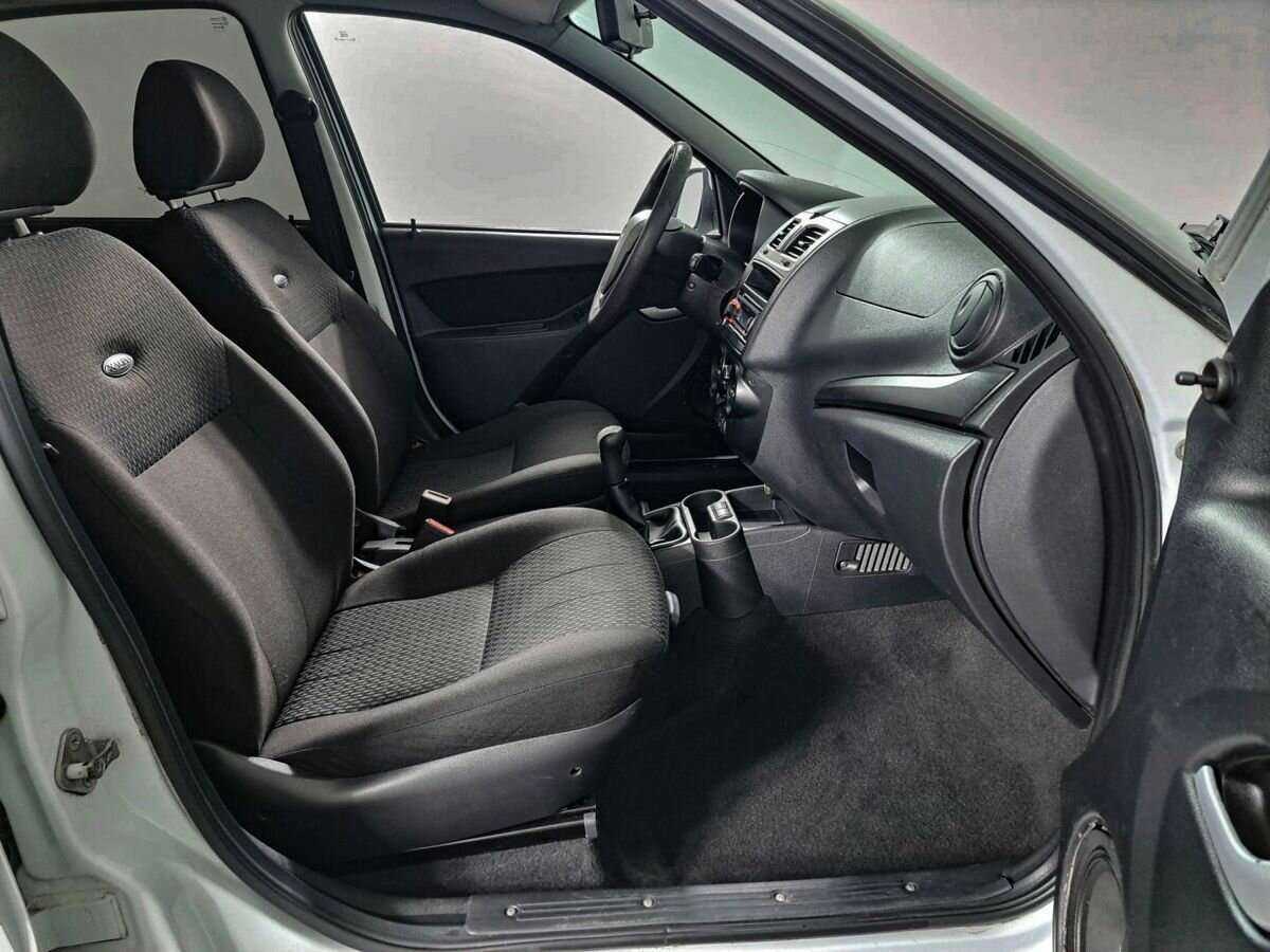 Lada (ВАЗ) Kalina с пробегом — 2014 год. Фото: #8