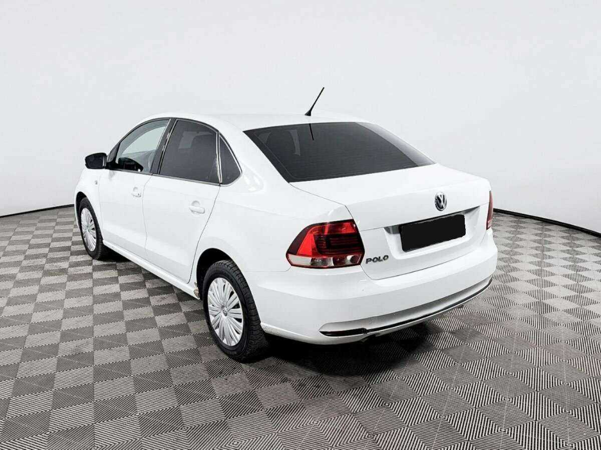 Volkswagen Polo с пробегом — 2015 год. Фото: #6