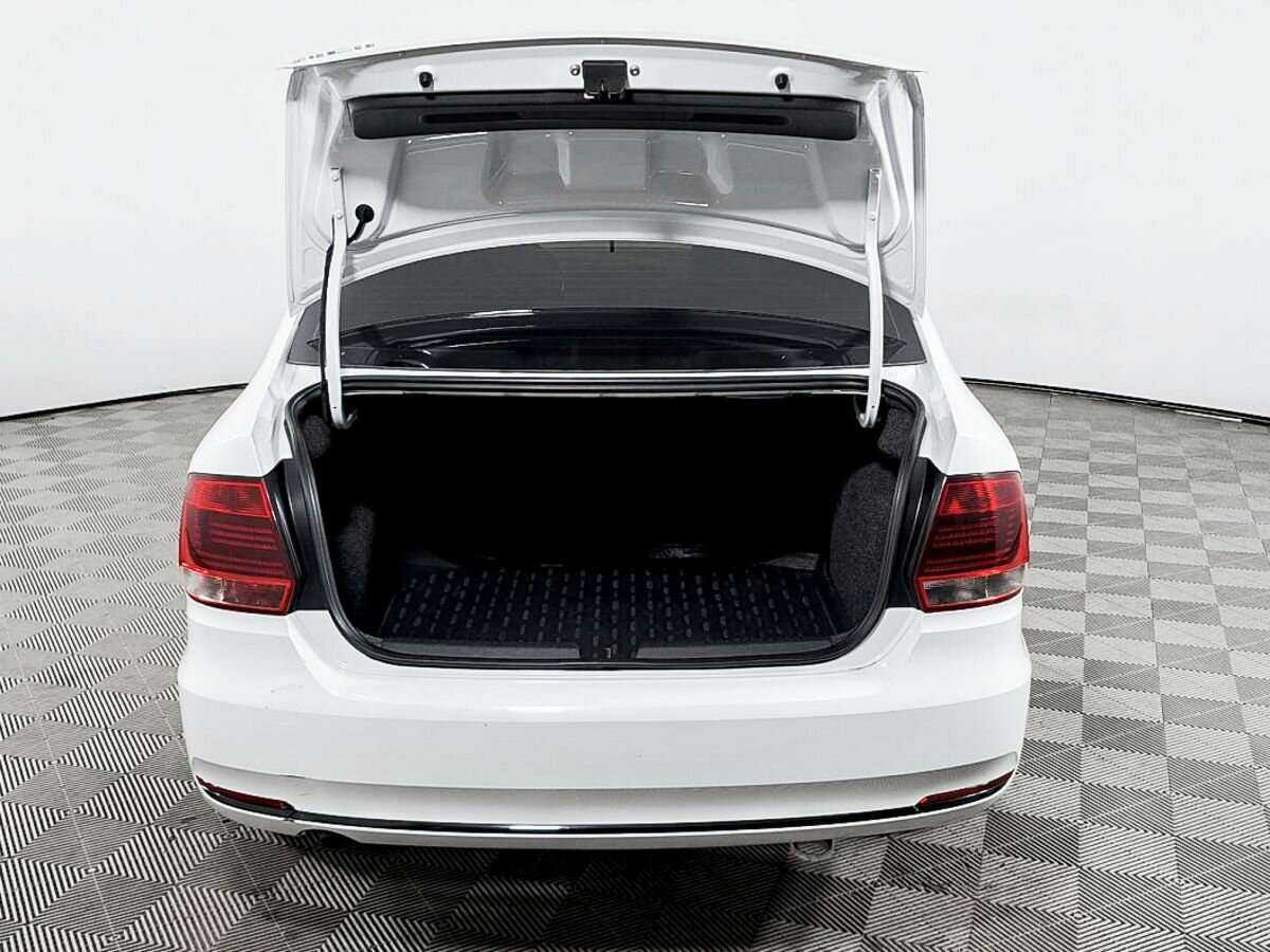 Volkswagen Polo с пробегом — 2015 год. Фото: #8