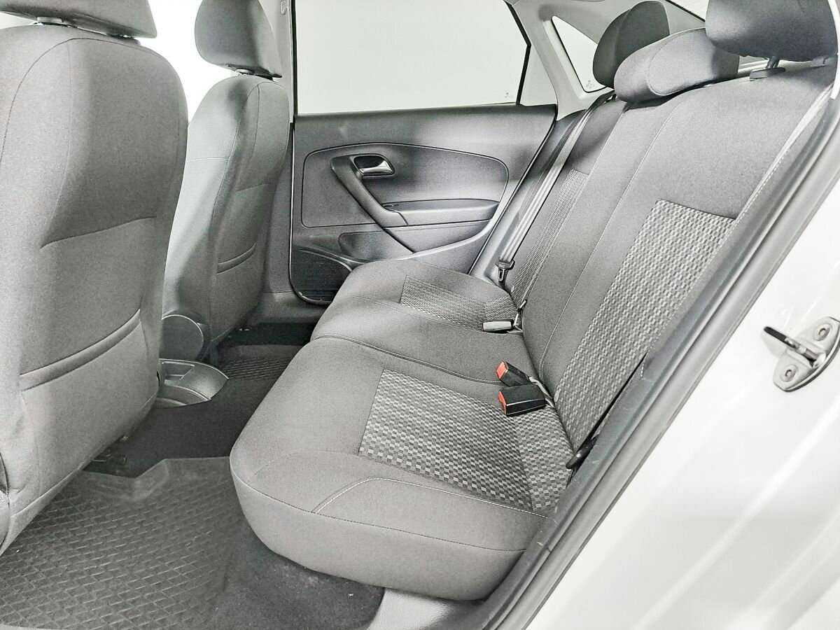 Volkswagen Polo с пробегом — 2015 год. Фото: #10