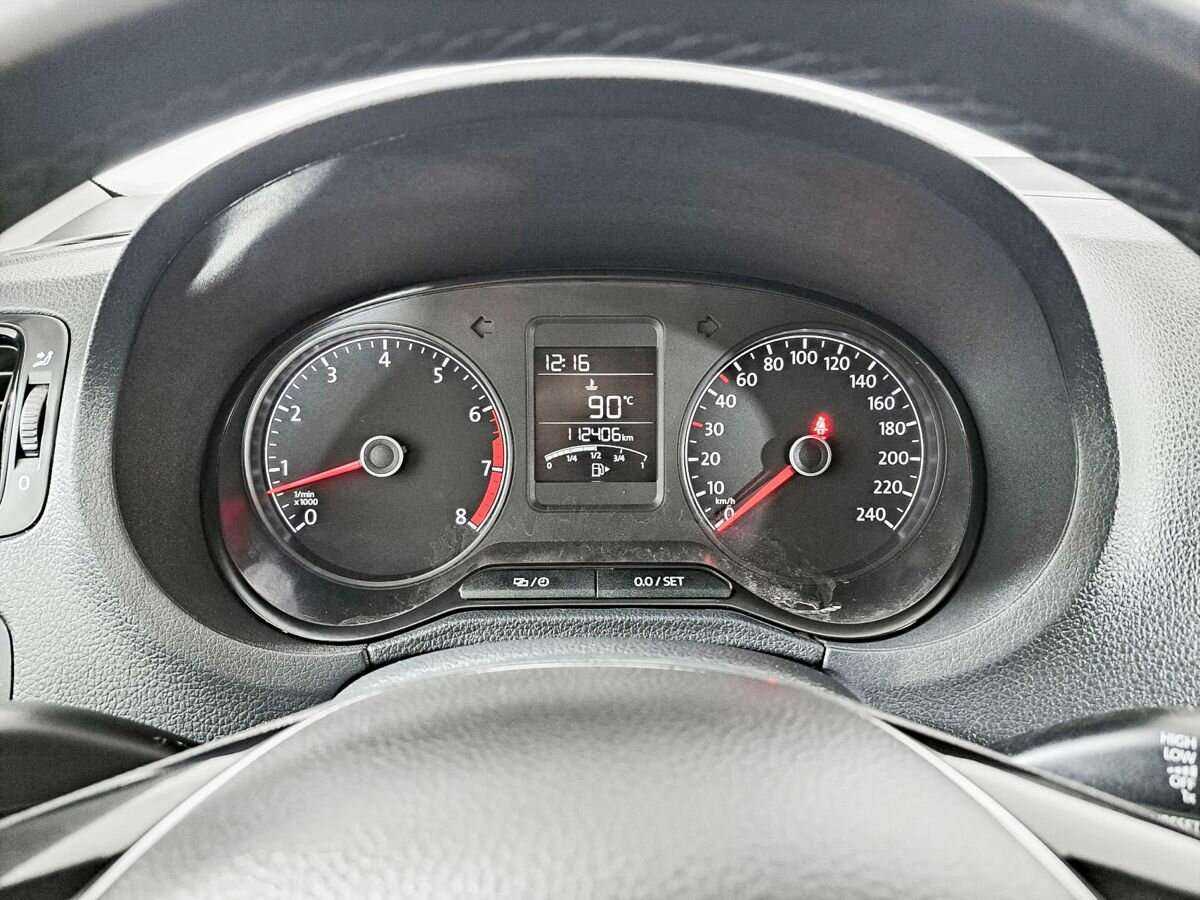 Volkswagen Polo с пробегом — 2015 год. Фото: #11