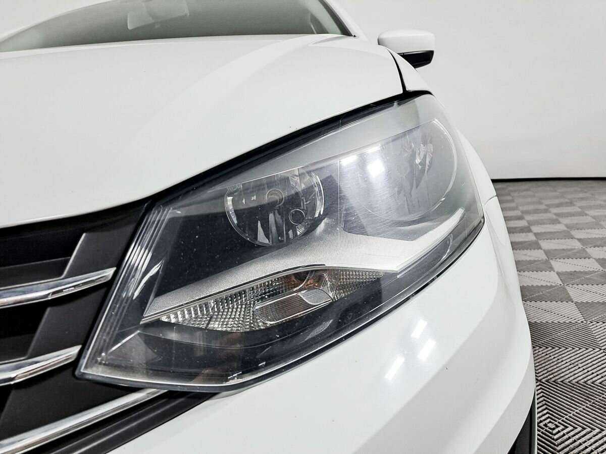 Volkswagen Polo с пробегом — 2015 год. Фото: #15