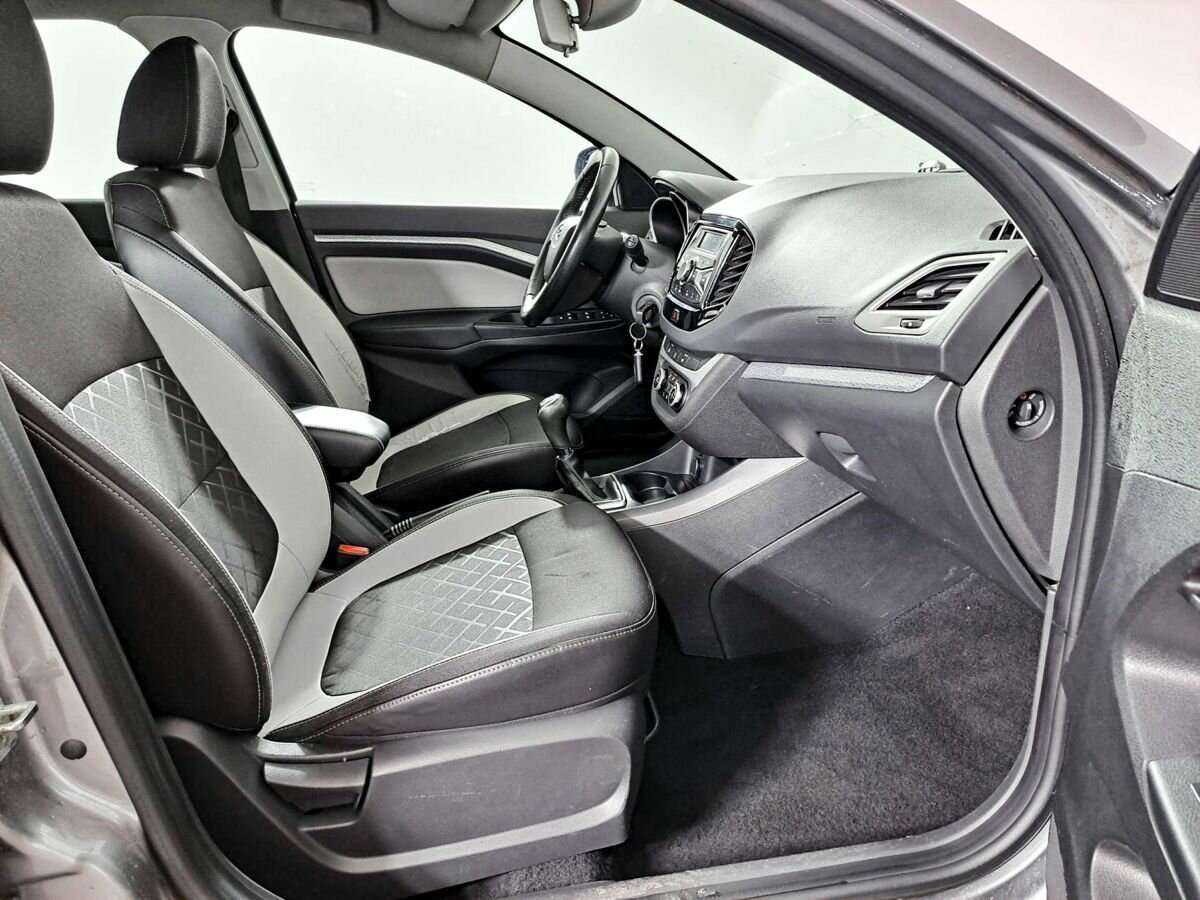 Lada (ВАЗ) Vesta с пробегом — 2017 год. Фото: #10