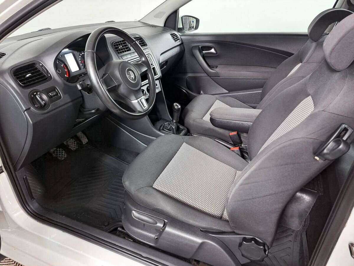 Volkswagen Polo с пробегом — 2012 год. Фото: #13