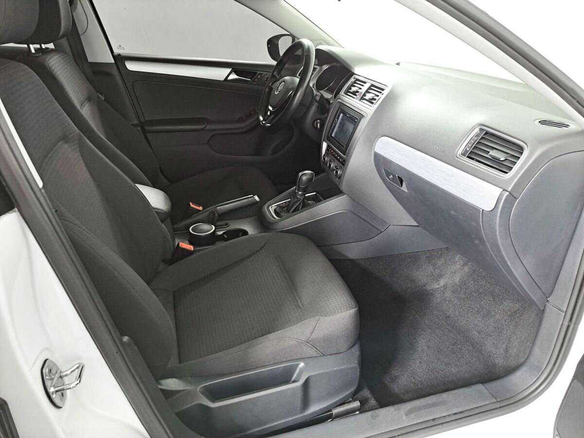 Volkswagen Jetta с пробегом — 2016 год. Фото: #10