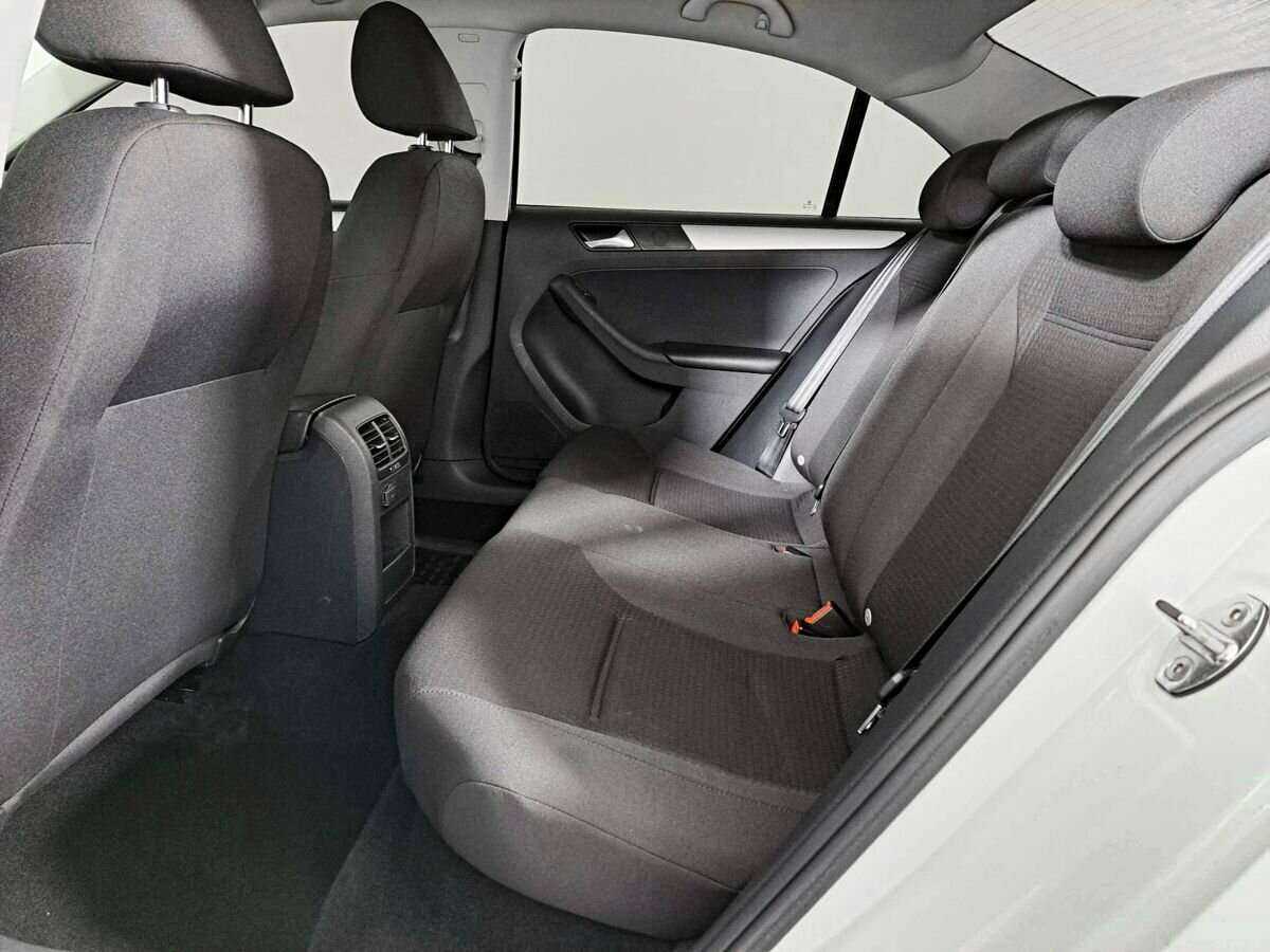 Volkswagen Jetta с пробегом — 2016 год. Фото: #11
