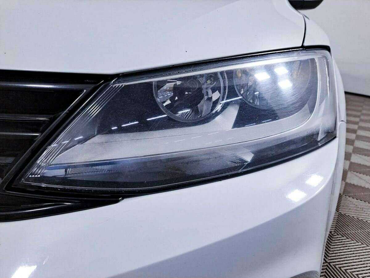Volkswagen Jetta с пробегом — 2016 год. Фото: #16