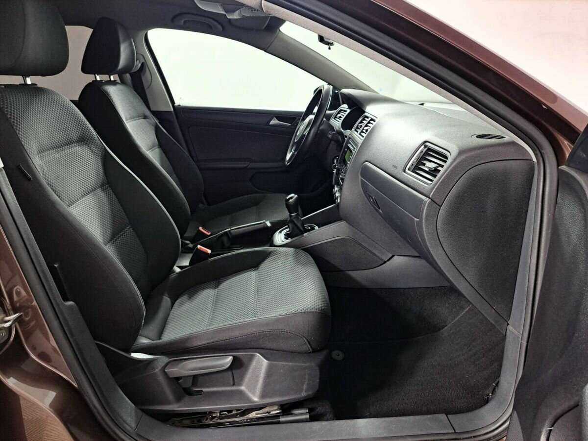 Volkswagen Jetta с пробегом — 2014 год. Фото: #8